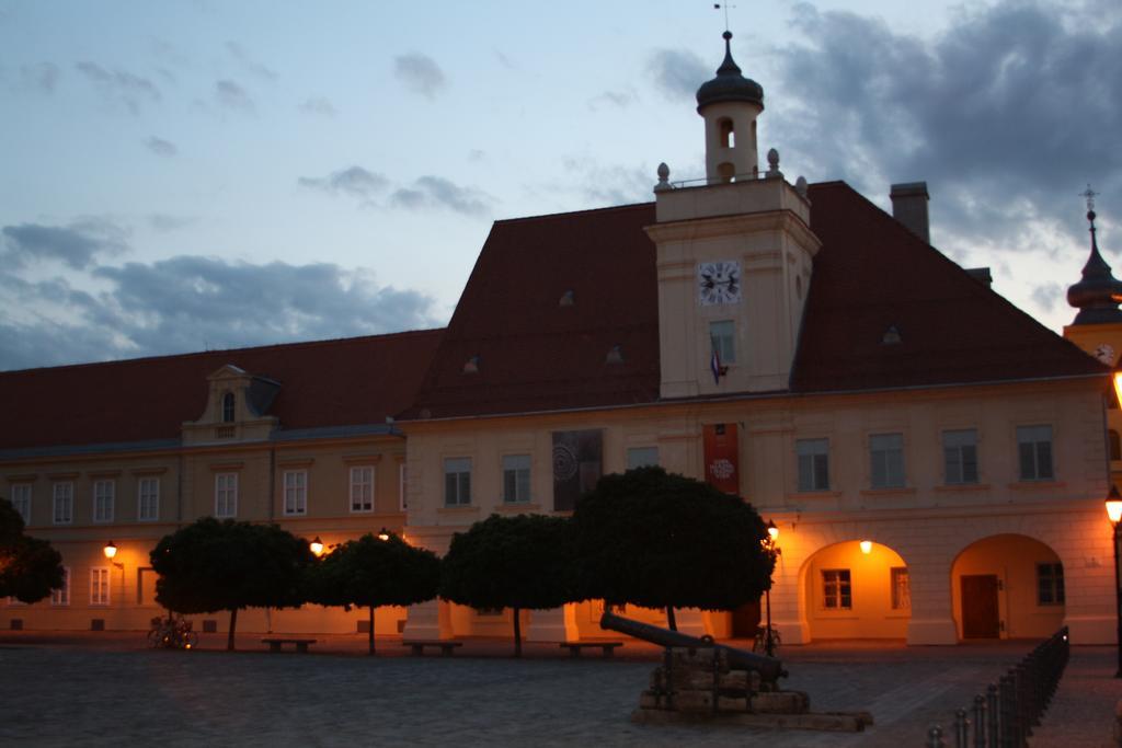 Bed and Breakfast Maksimilian Осиек Экстерьер фото