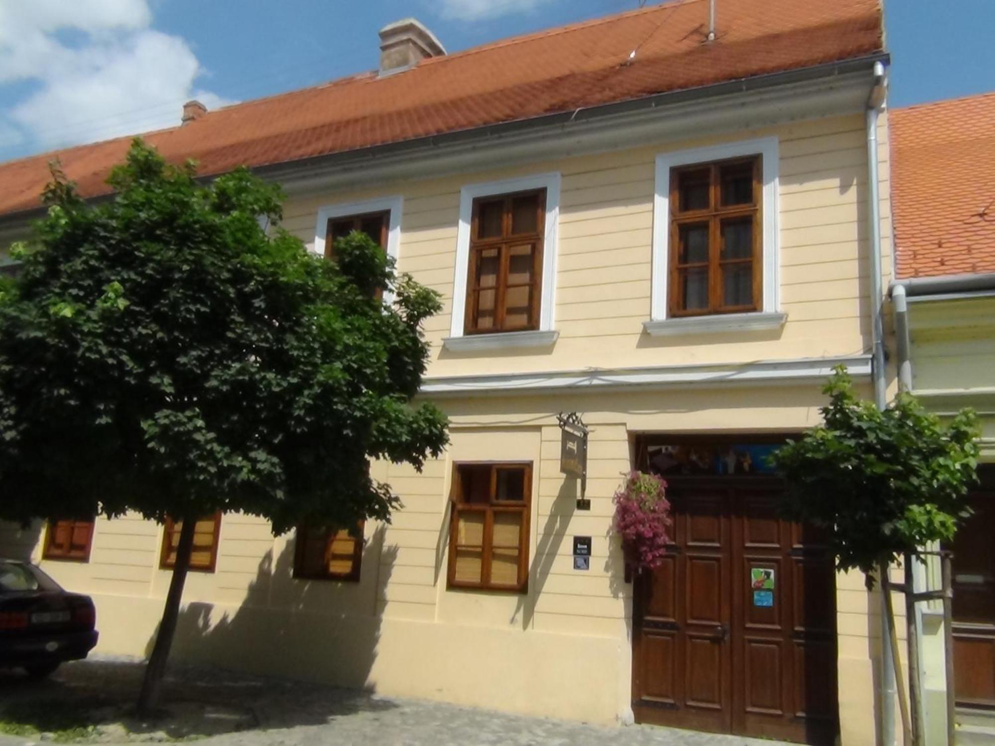 Bed and Breakfast Maksimilian Осиек Экстерьер фото