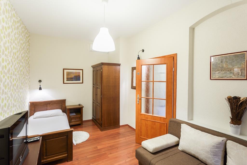 Bed and Breakfast Maksimilian Осиек Экстерьер фото