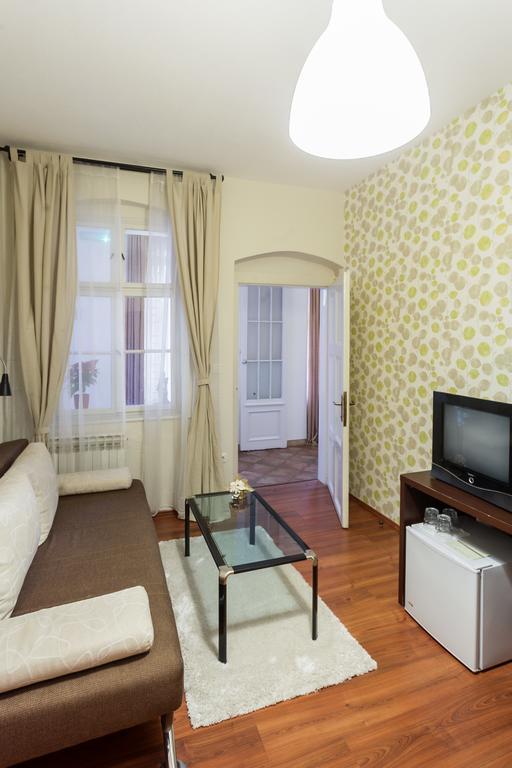 Bed and Breakfast Maksimilian Осиек Экстерьер фото