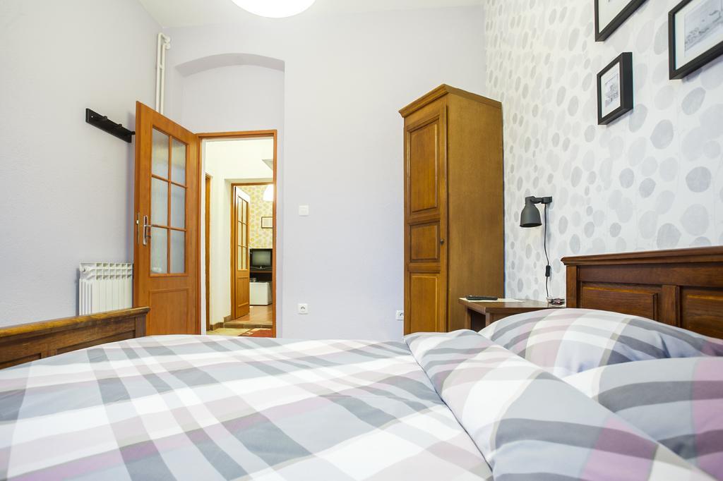 Bed and Breakfast Maksimilian Осиек Экстерьер фото