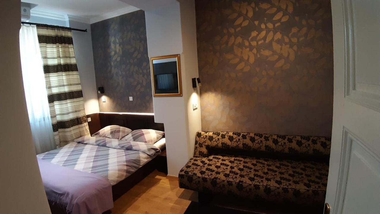 Bed and Breakfast Maksimilian Осиек Экстерьер фото