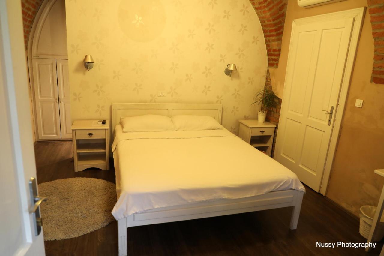 Bed and Breakfast Maksimilian Осиек Экстерьер фото